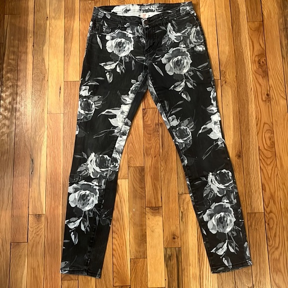 Mossimo Supply Co. Denim - Mossimo black/white/grey floral jeans